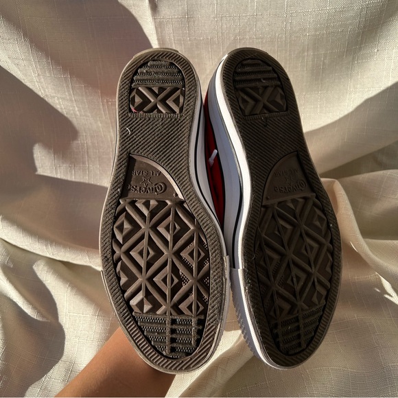 Red Converse Chuck Taylor | Womens | Size 7 - Picture 2 of 2